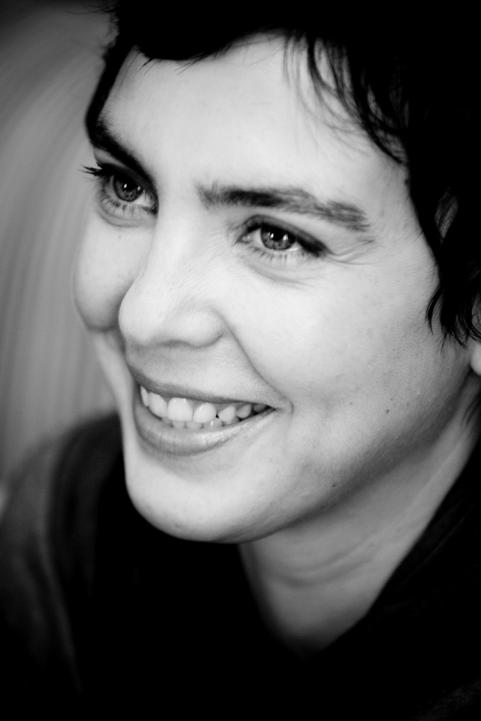 Adriana Calcanhotto photo