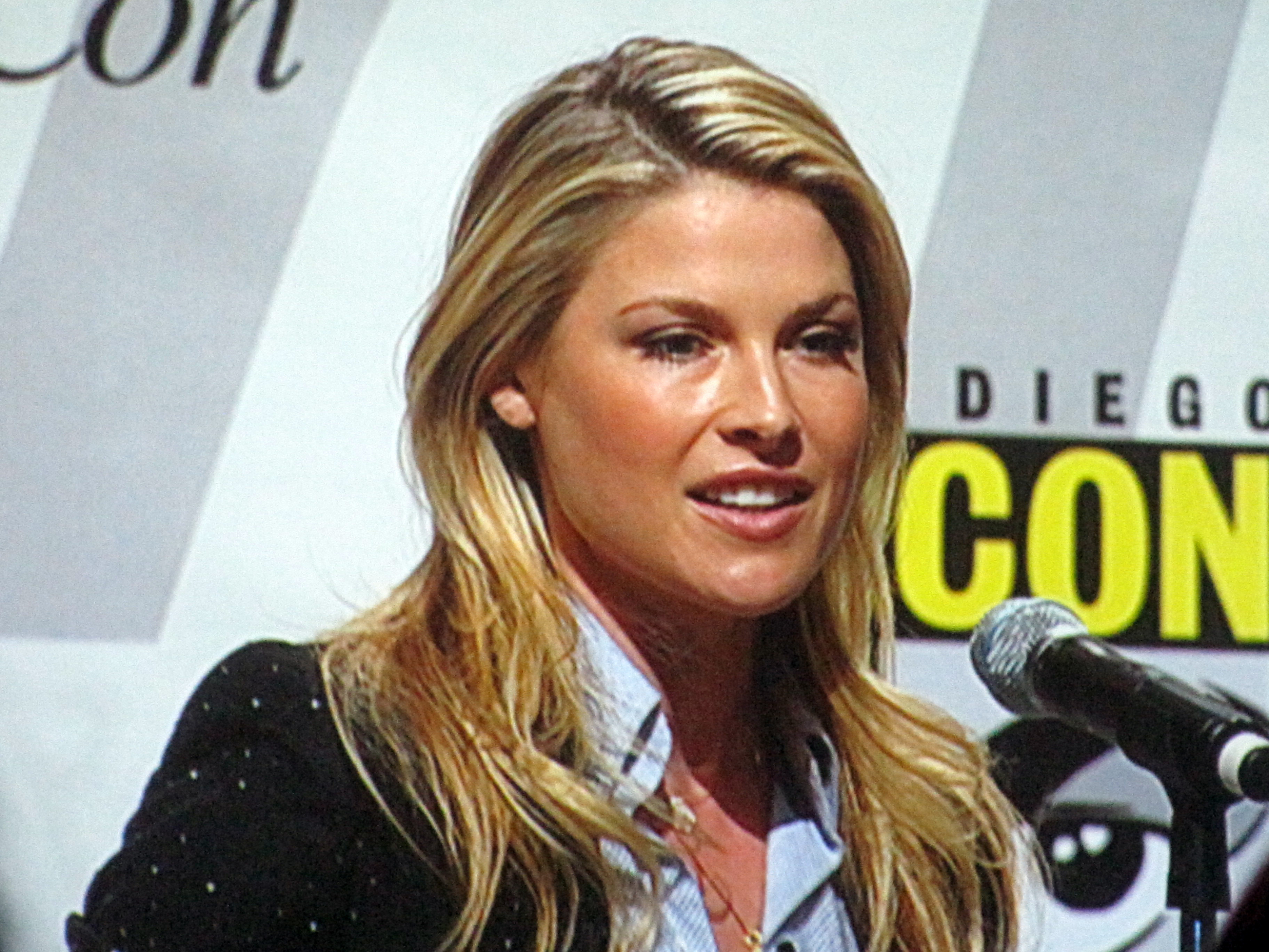 Ali Larter photo