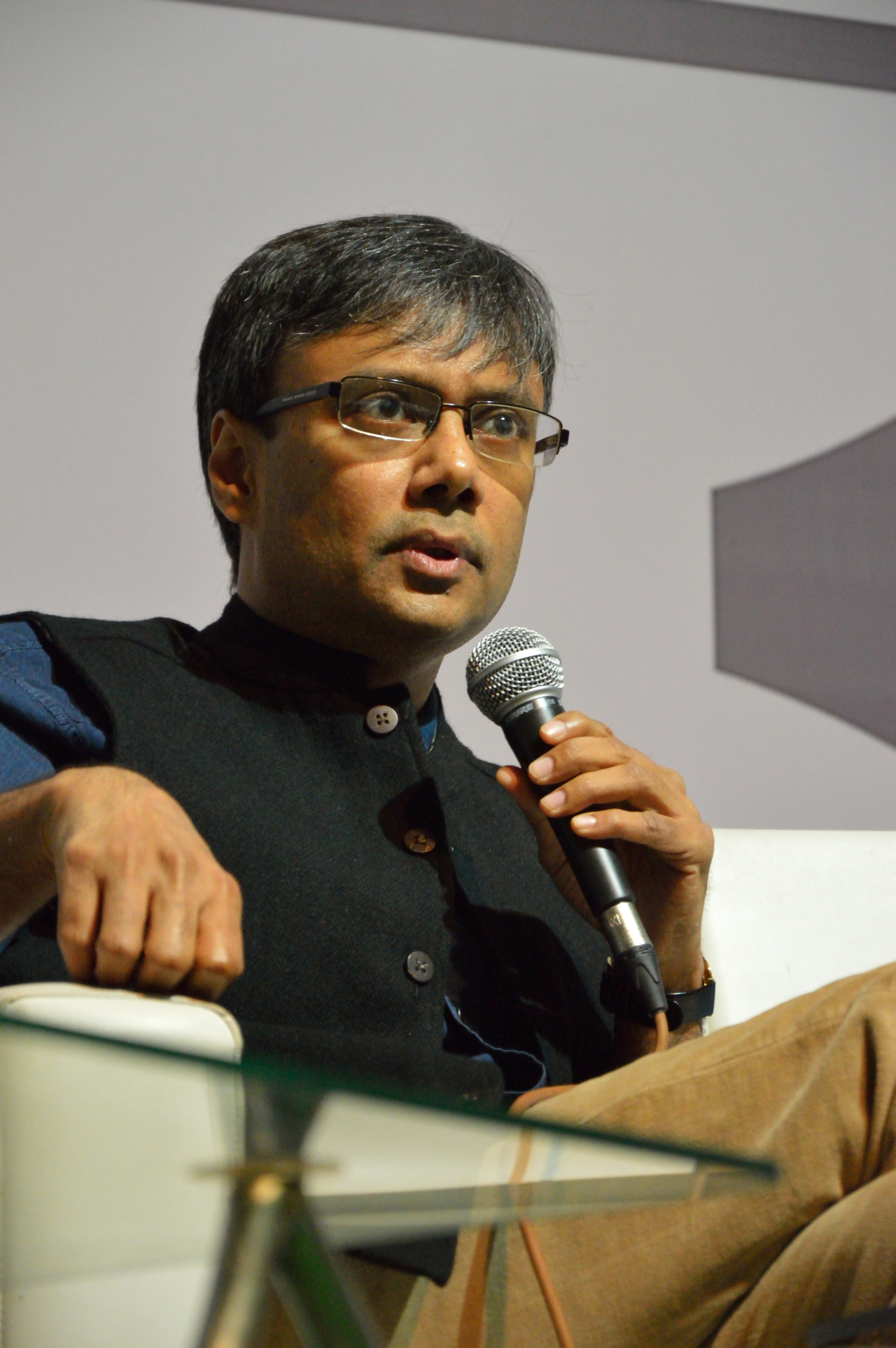 Amit Chaudhuri photo