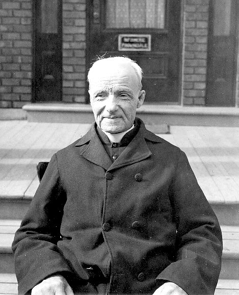 Alfred Bessette photo