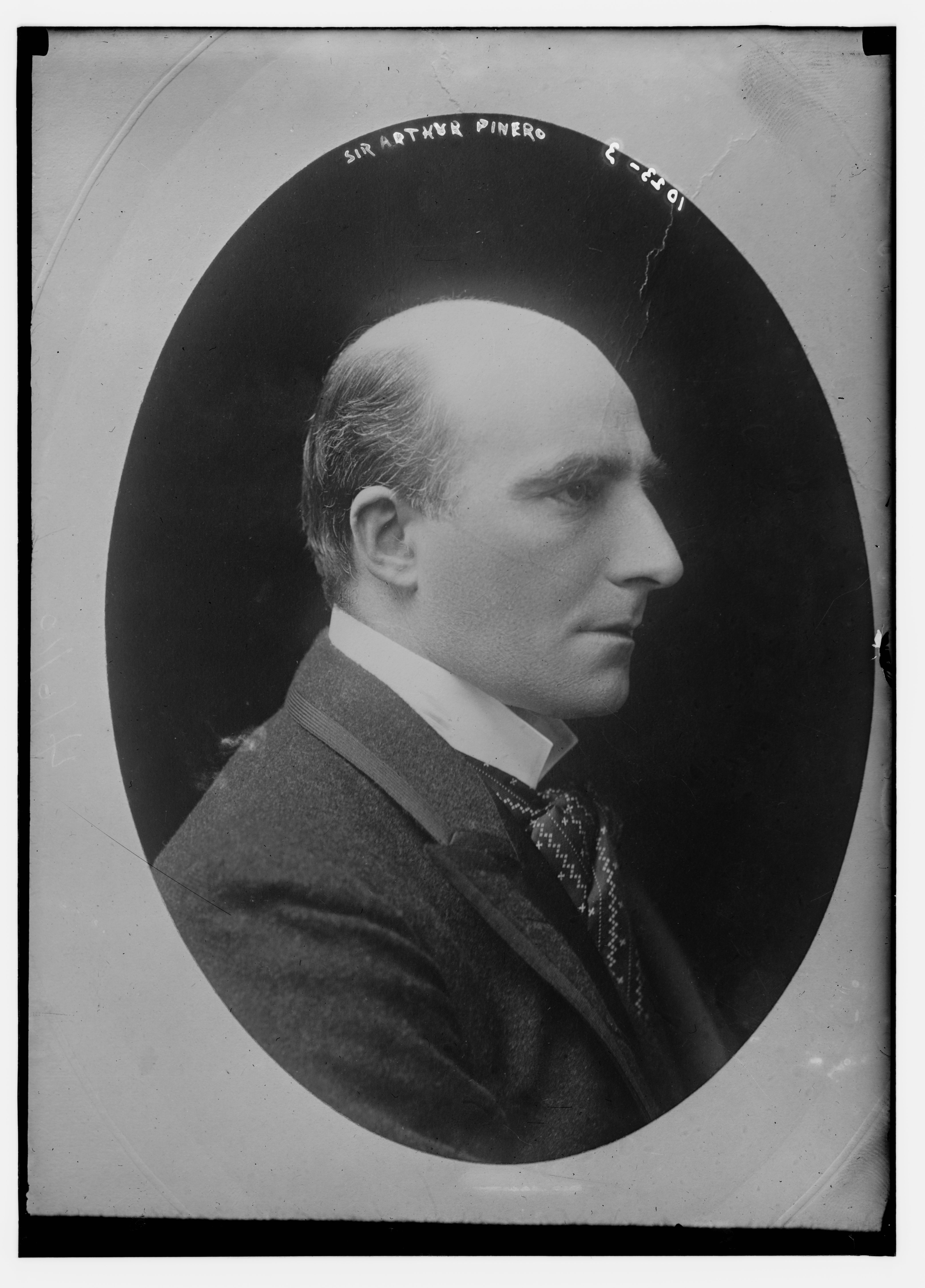 Arthur Wing Pinero photo