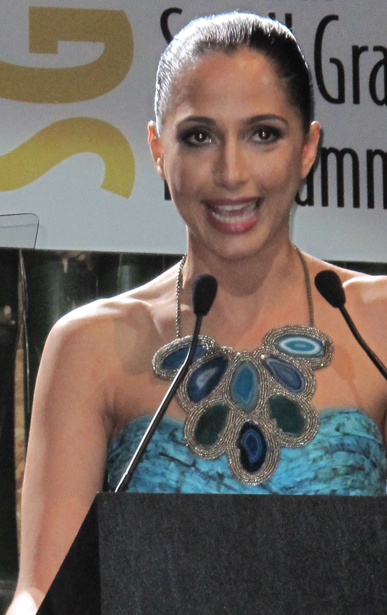 Camila Pitanga photo