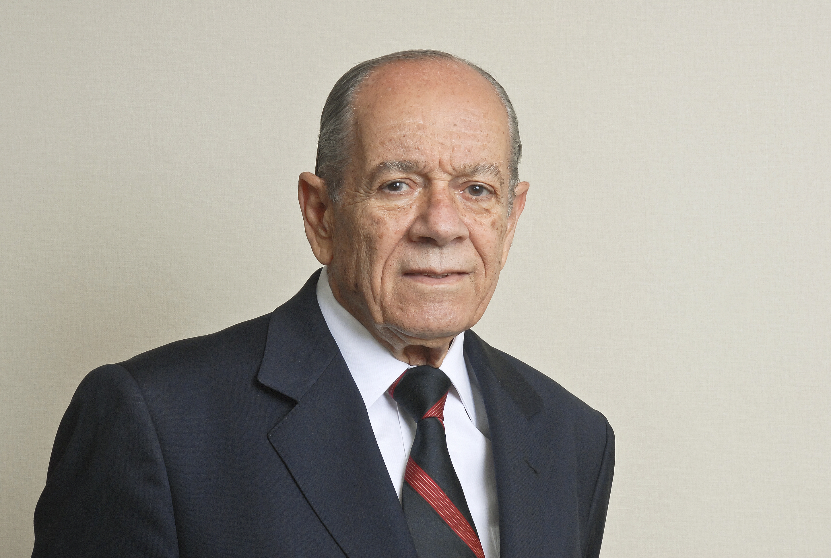 Ernane Galvêas photo