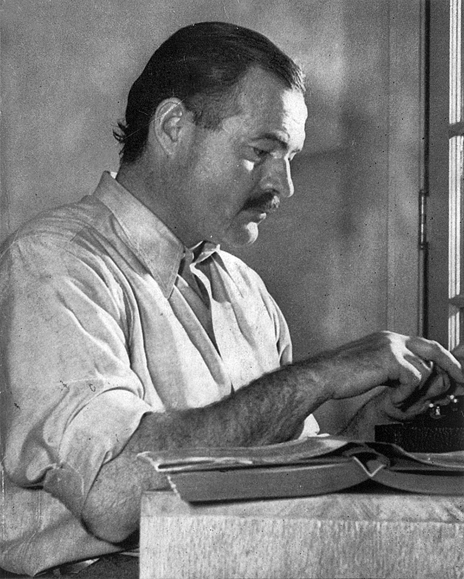 Ernest Hemingway photo