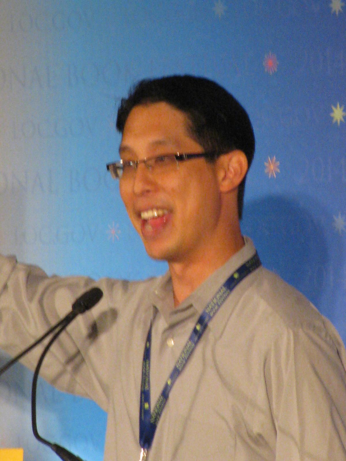 Gene Luen Yang photo