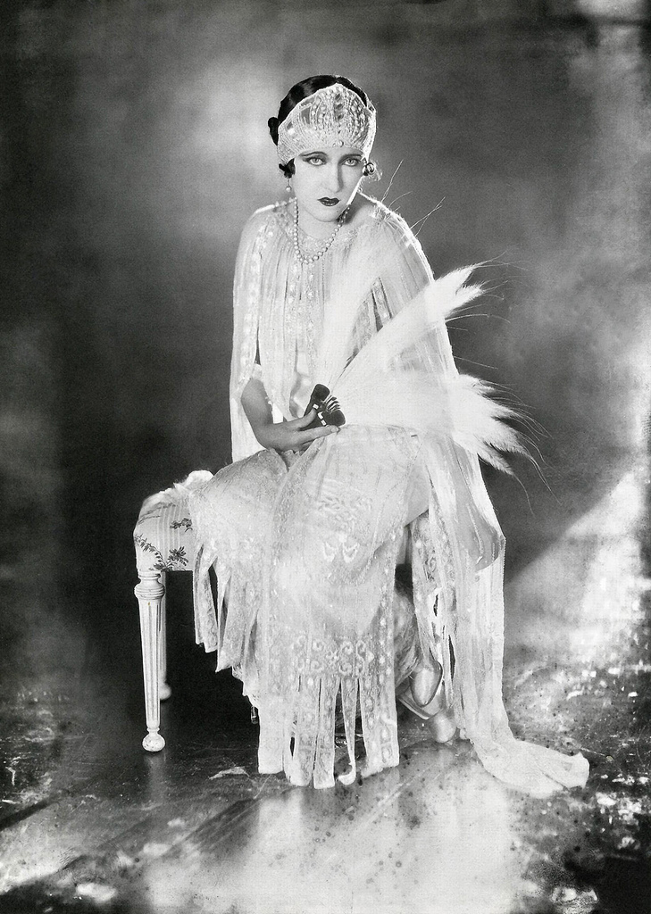 Gloria Swanson photo