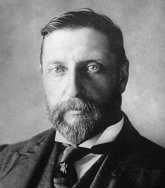 Henry Rider Haggard photo