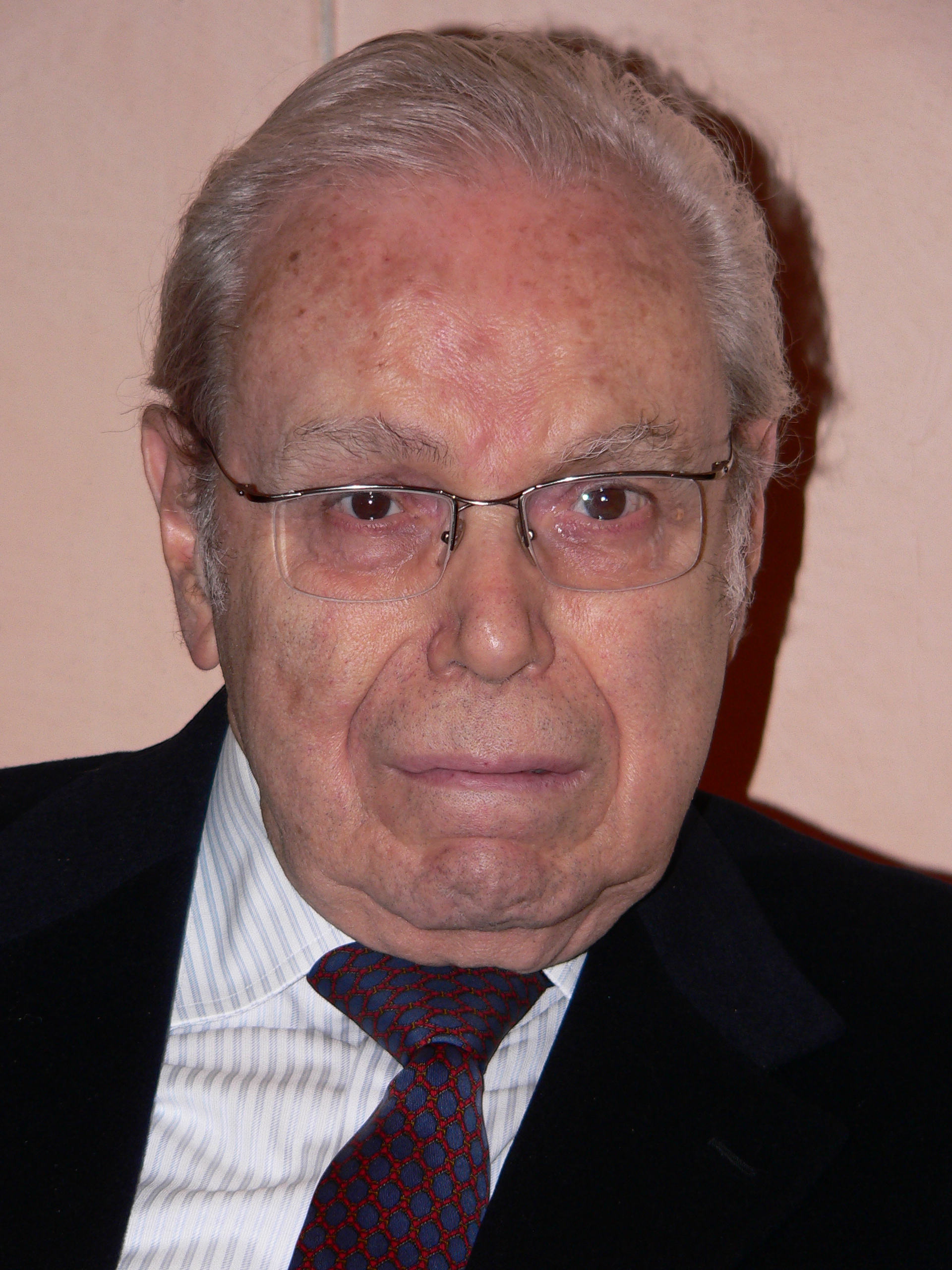 Javier Pérez de Cuéllar photo