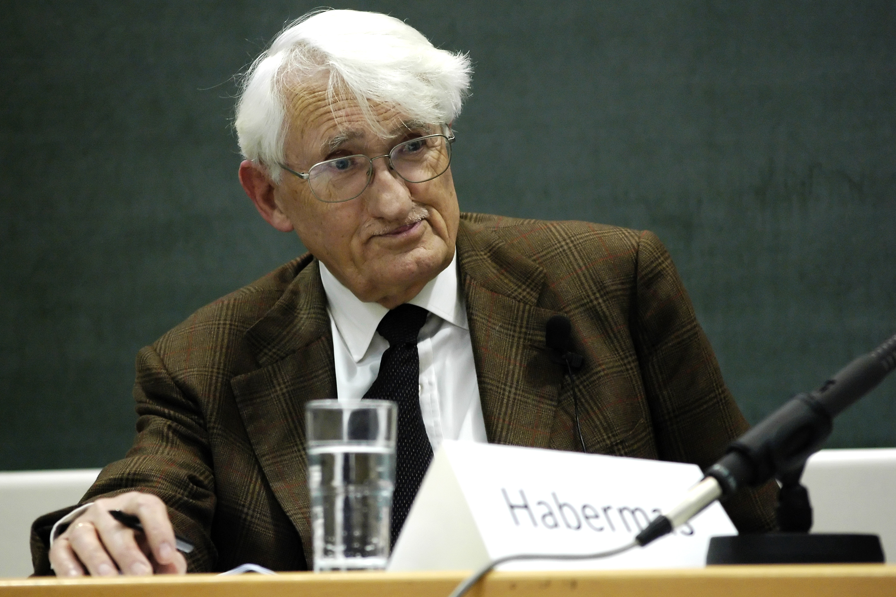 Jürgen Habermas photo