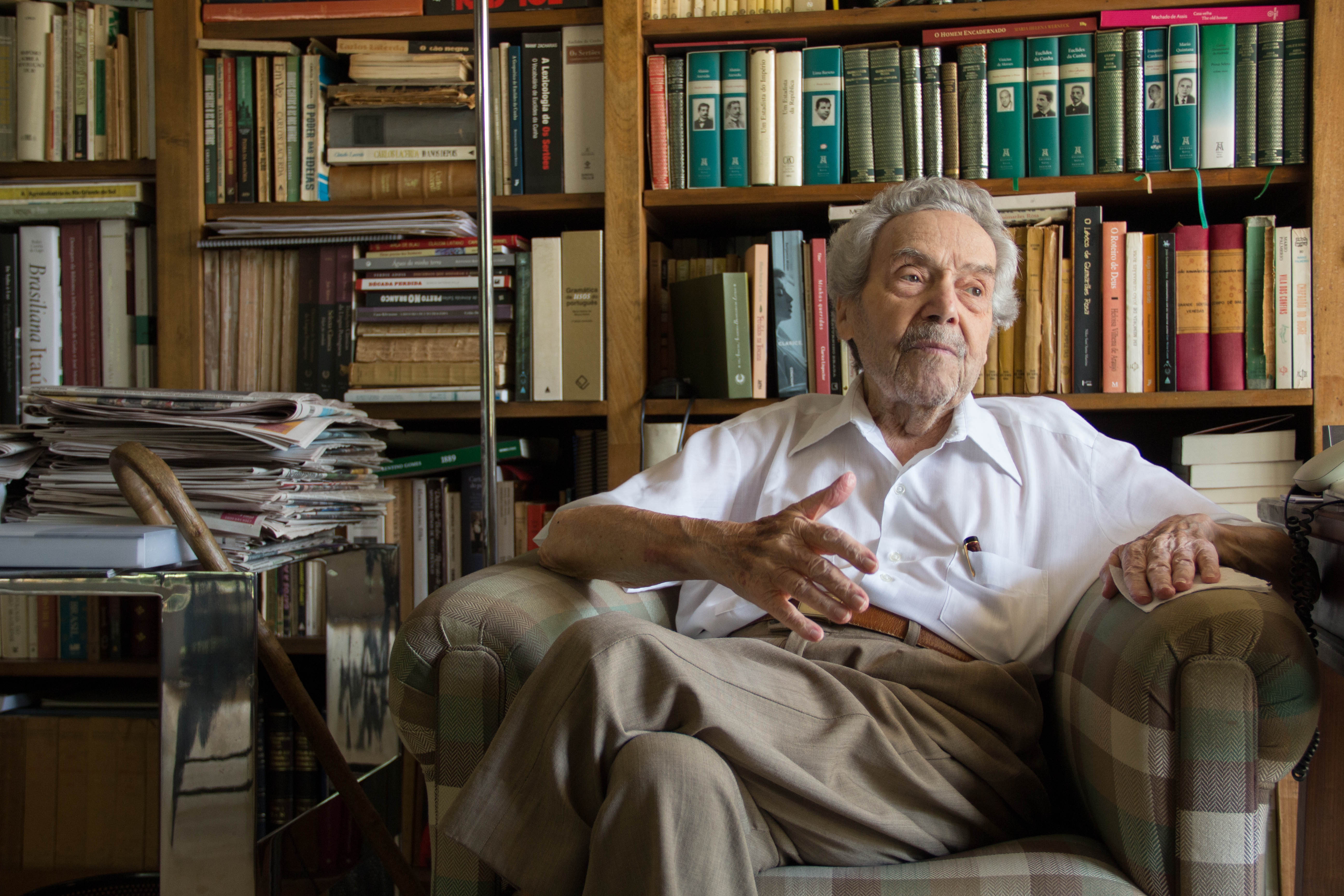 Paulo Brossard photo