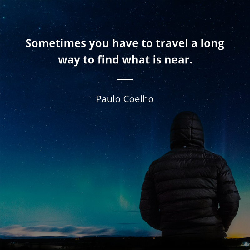 Paulo Coelho citar: “Sometimes you have to travel a long way to find what is near”