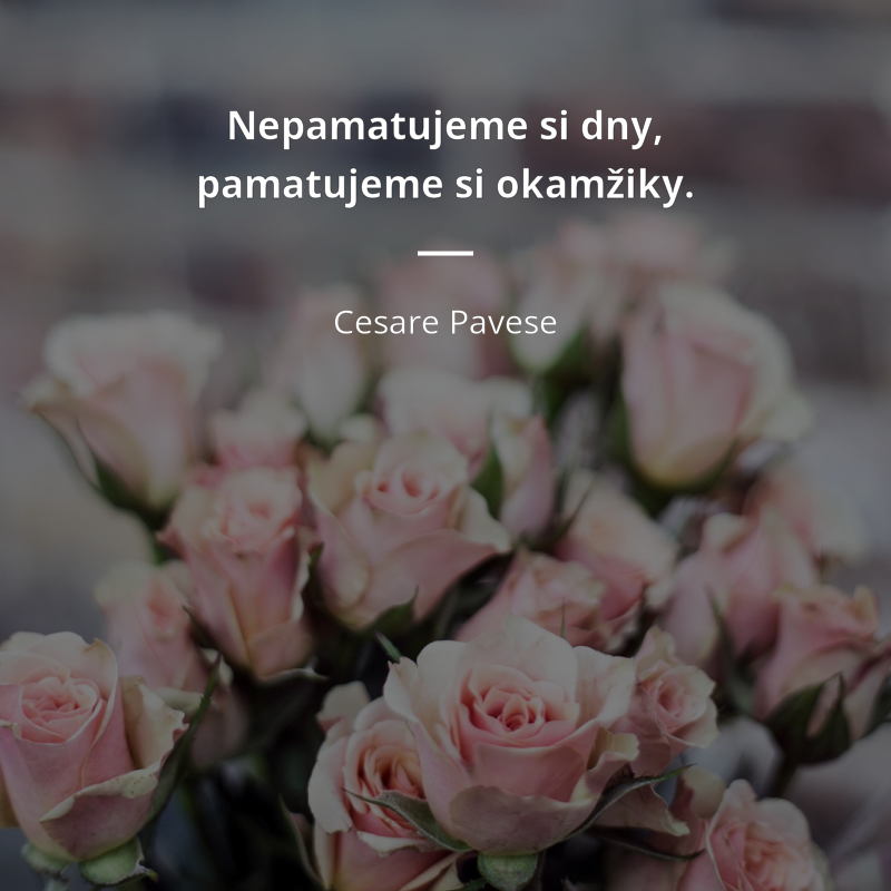 Cesare Pavese citar: „Nepamatujeme si dny, pamatujeme si okamžiky.“